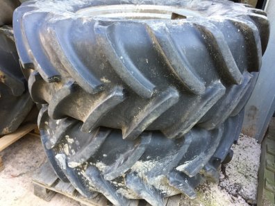 2x 480/65/24 Michelin tyres fitted to wheels