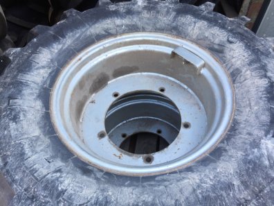 2x 480/65/24 Michelin tyres fitted to wheels