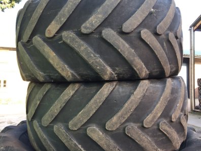 2x 650/65/38 30% + 2x 540/65/28 20% Michelin tyres