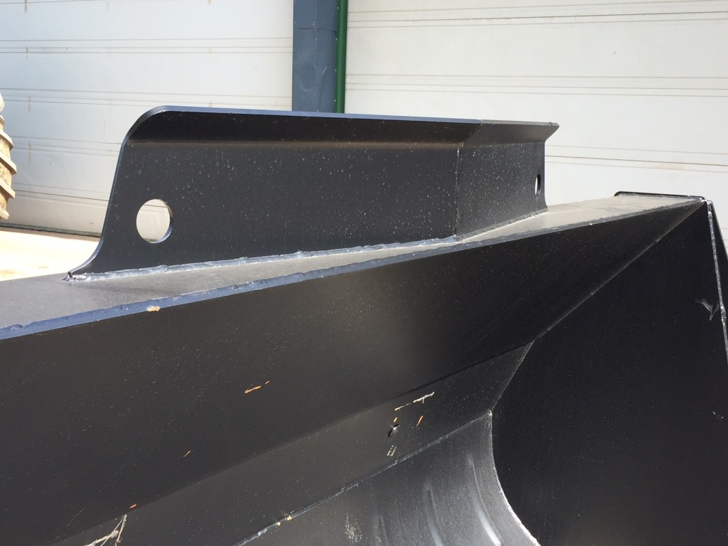 Quicke 270HDXL bucket, 9ft wide, spill guard, choice of brackets, compatible with bolt on cutting edge, this bucket will hold approx 1850kg of wheat