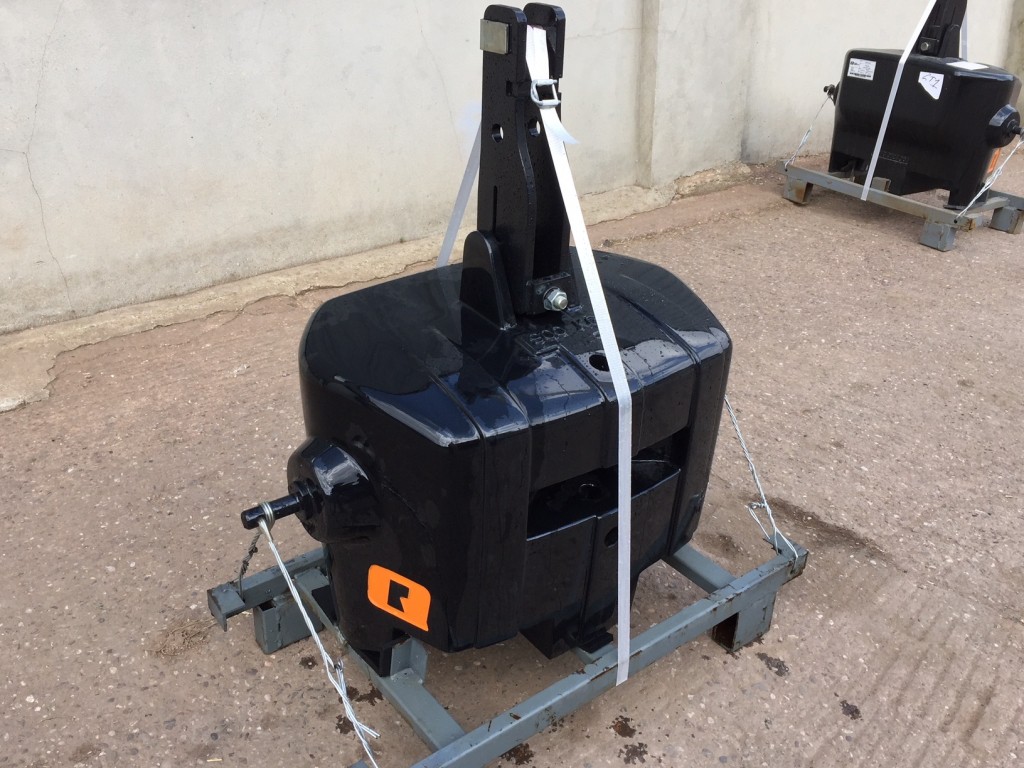 new Quicke 900kg weight, three point linkage attachment, compatible with Quicke 600kg extension weight