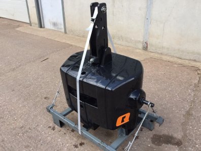 new Quicke 900kg weight, three point linkage attachment, compatible with Quicke 600kg extension weight
