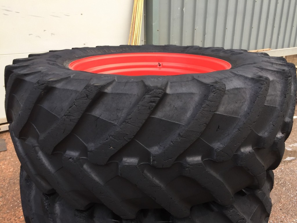 2x 600/65/38 35% hhh 2x 480/65/28 30% Trelleborg tyres, fitted to Fendt 514 wheels