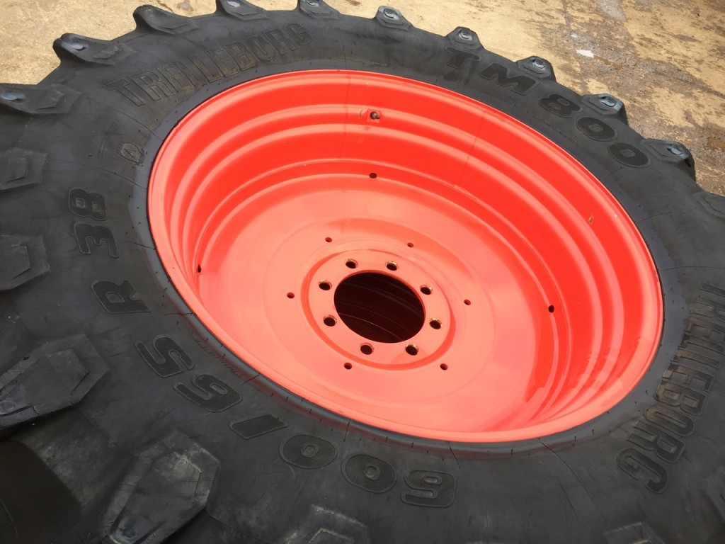 2x 600/65/38 35% hhh 2x 480/65/28 30% Trelleborg tyres, fitted to Fendt 514 wheels