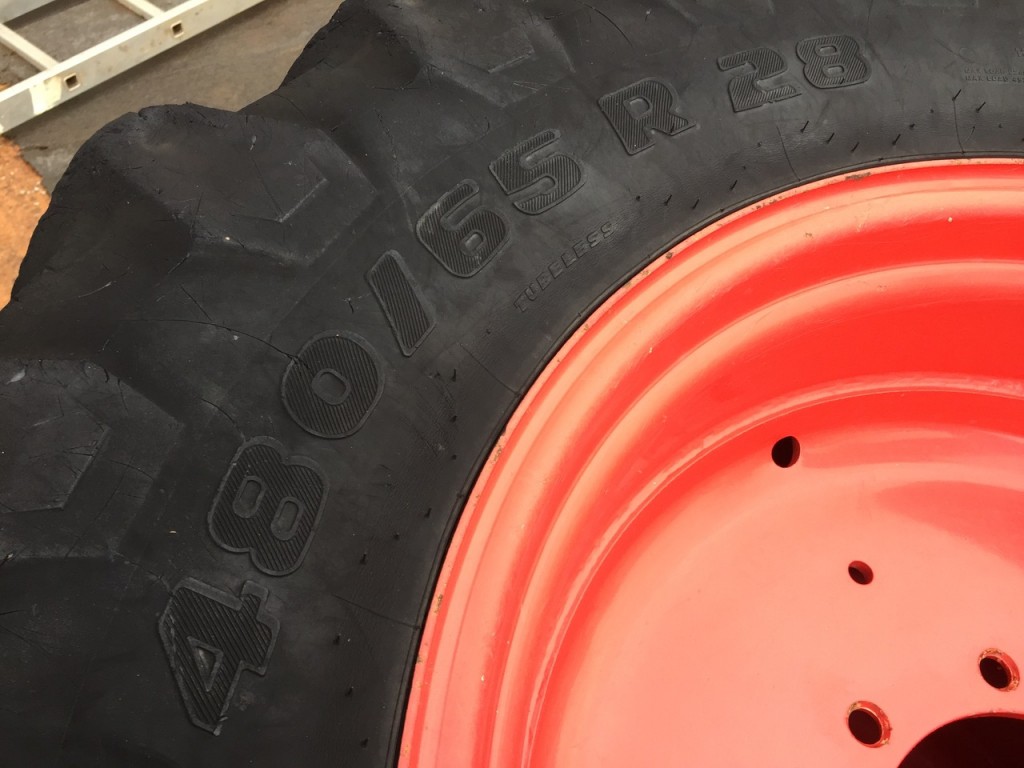 2x 600/65/38 35% hhh 2x 480/65/28 30% Trelleborg tyres, fitted to Fendt 514 wheels