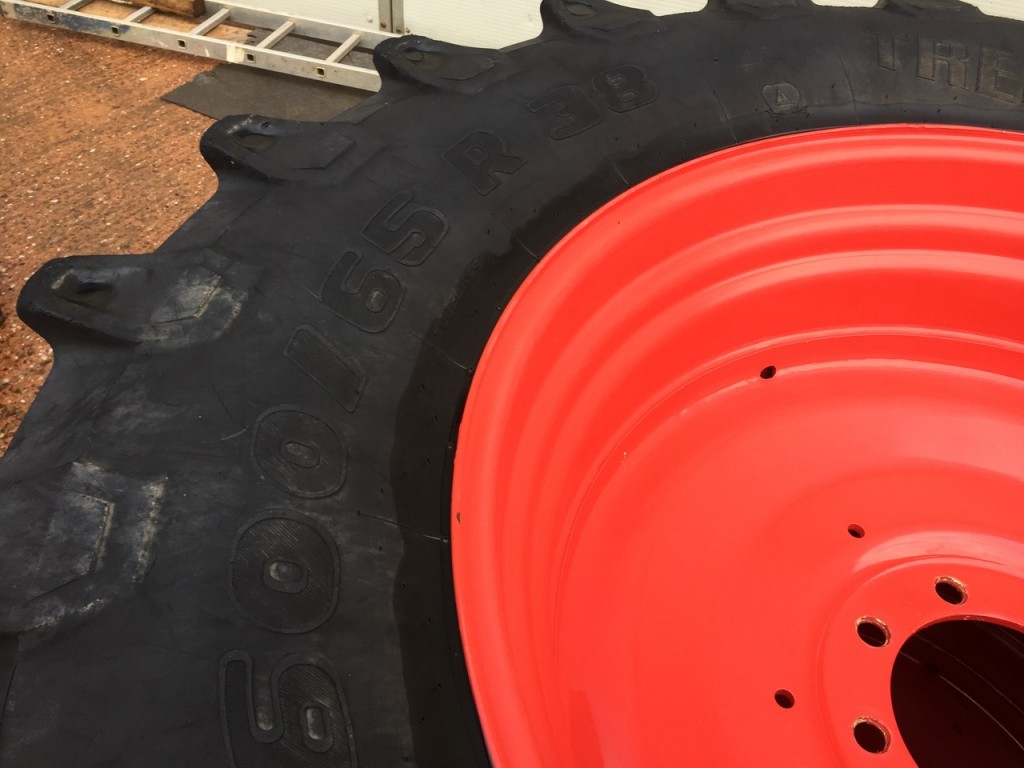 2x 600/65/38 35% hhh 2x 480/65/28 30% Trelleborg tyres, fitted to Fendt 514 wheels