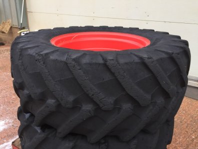 2x 600/65/38 35% hhh 2x 480/65/28 30% Trelleborg tyres, fitted to Fendt 514 wheels