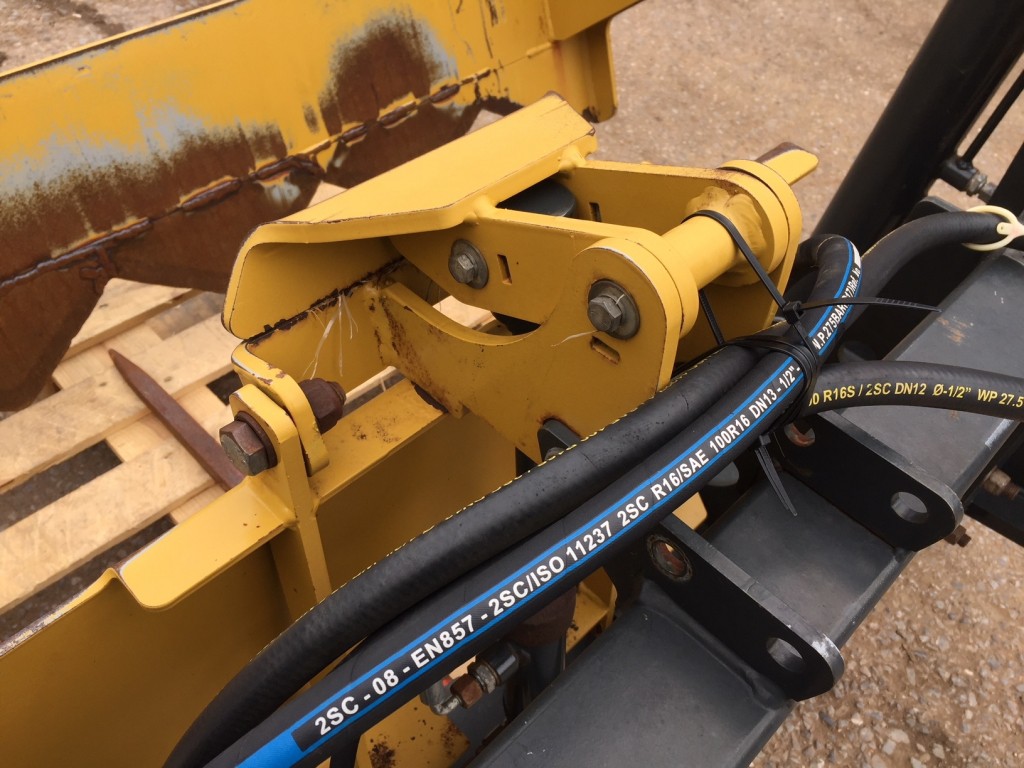 Tanco 173 bale shear, 2014, Bolt on Pin and cone brackets, Max bale size 1.3m ? 1.7m