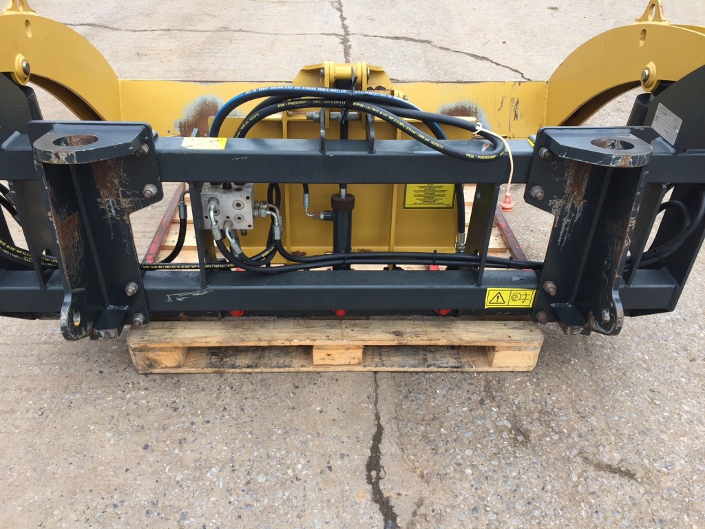 Tanco 173 bale shear, 2014, Bolt on Pin and cone brackets, Max bale size 1.3m ? 1.7m
