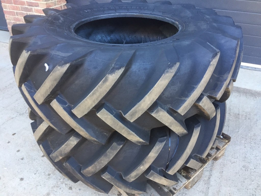 2x 16.9/24 Cultor tyres 95%