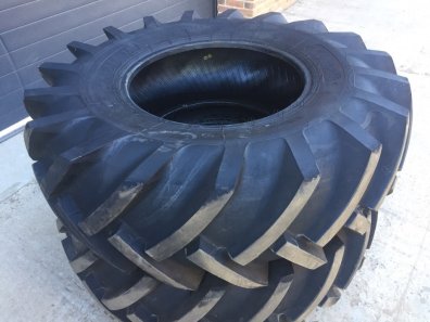 2x 16.9/24 Cultor tyres 95%