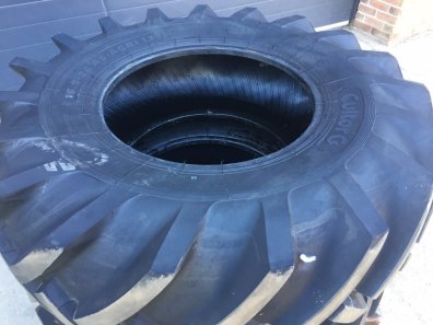 2x 16.9/24 Cultor tyres 95%