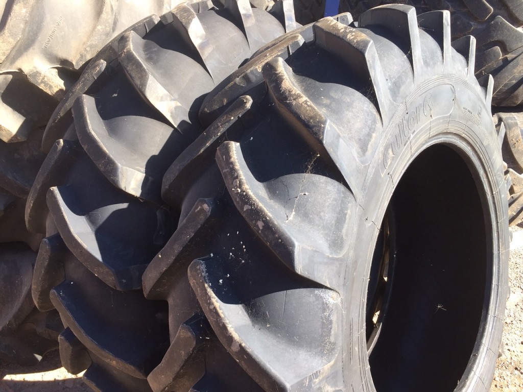 2x 16.9/28 Cultor tyres, 80%