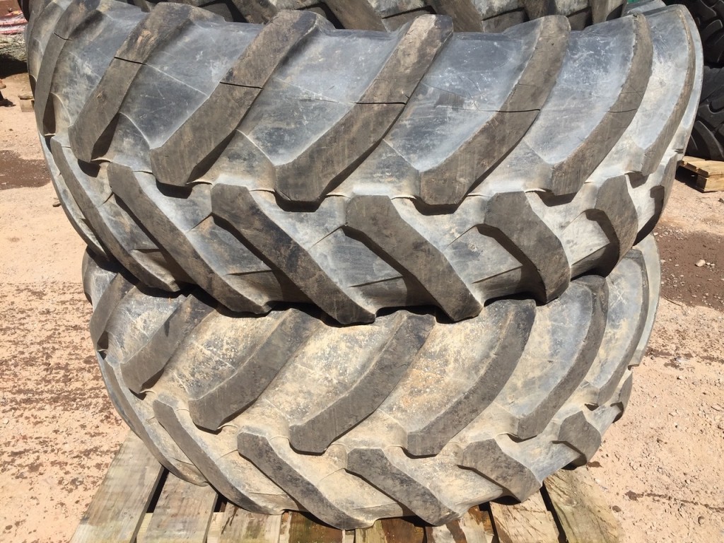 2x 650/65/42 + 2x 540/65/30 Trelleborg tyres 25%