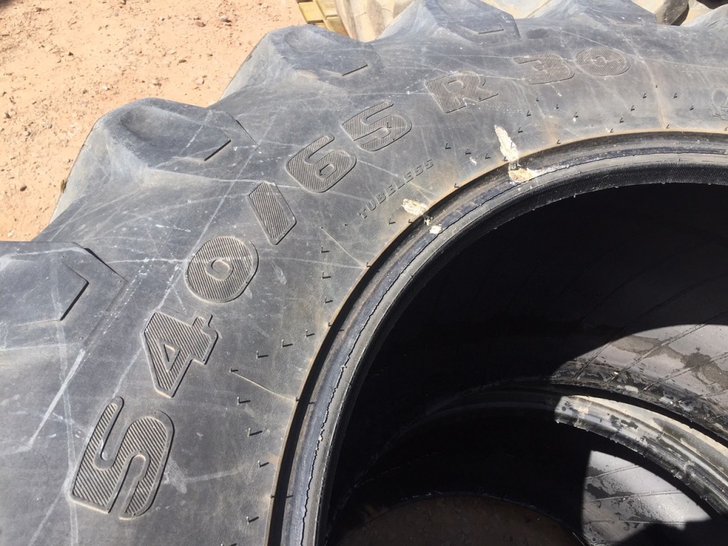 2x 650/65/42 + 2x 540/65/30 Trelleborg tyres 25%