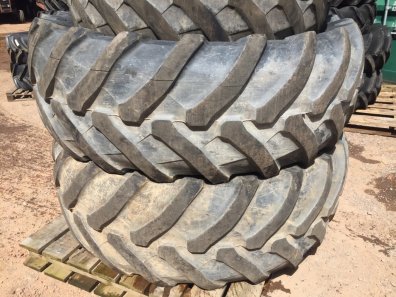 2x 650/65/42 + 2x 540/65/30 Trelleborg tyres 25%