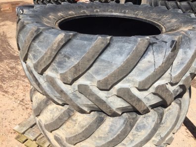 2x 650/65/42 + 2x 540/65/30 Trelleborg tyres 25%