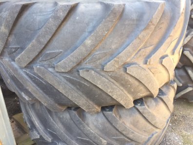 2x 710/60/38 hhh 2x 600/60/28 Michelin tyres, fitted to John Deere rims