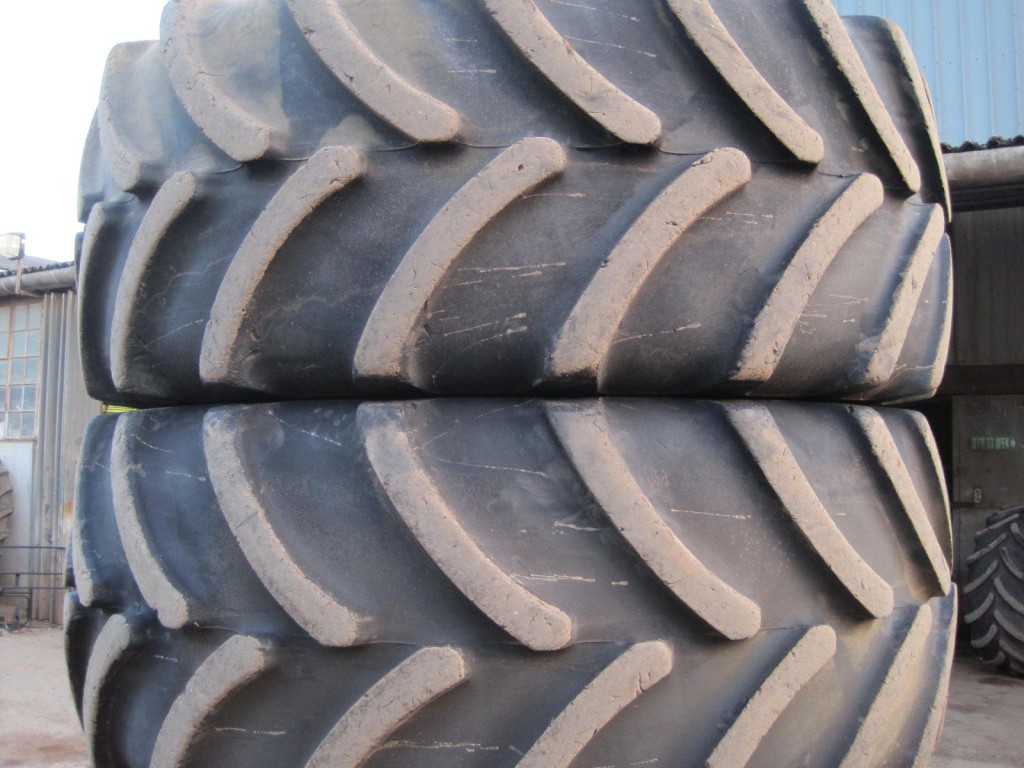 2x 710/70/38 + 2x 600/65/28 Firestone tyres 50%
