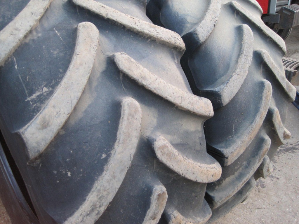 2x 710/70/38 + 2x 600/65/28 Firestone tyres 50%
