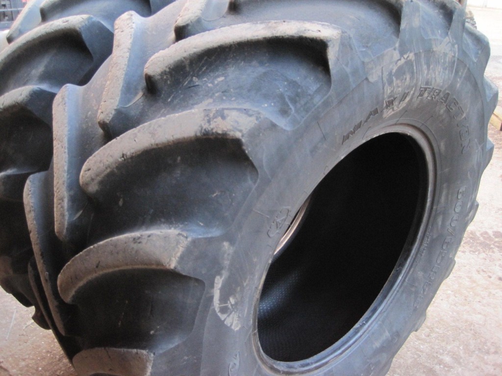 2x 710/70/38 + 2x 600/65/28 Firestone tyres 50%