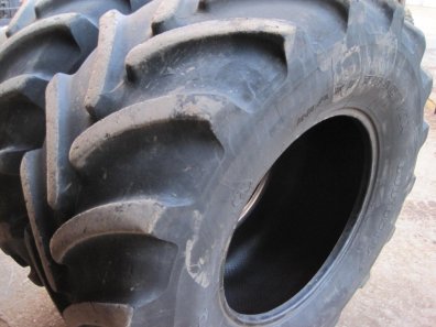 2x 710/70/38 + 2x 600/65/28 Firestone tyres 50%