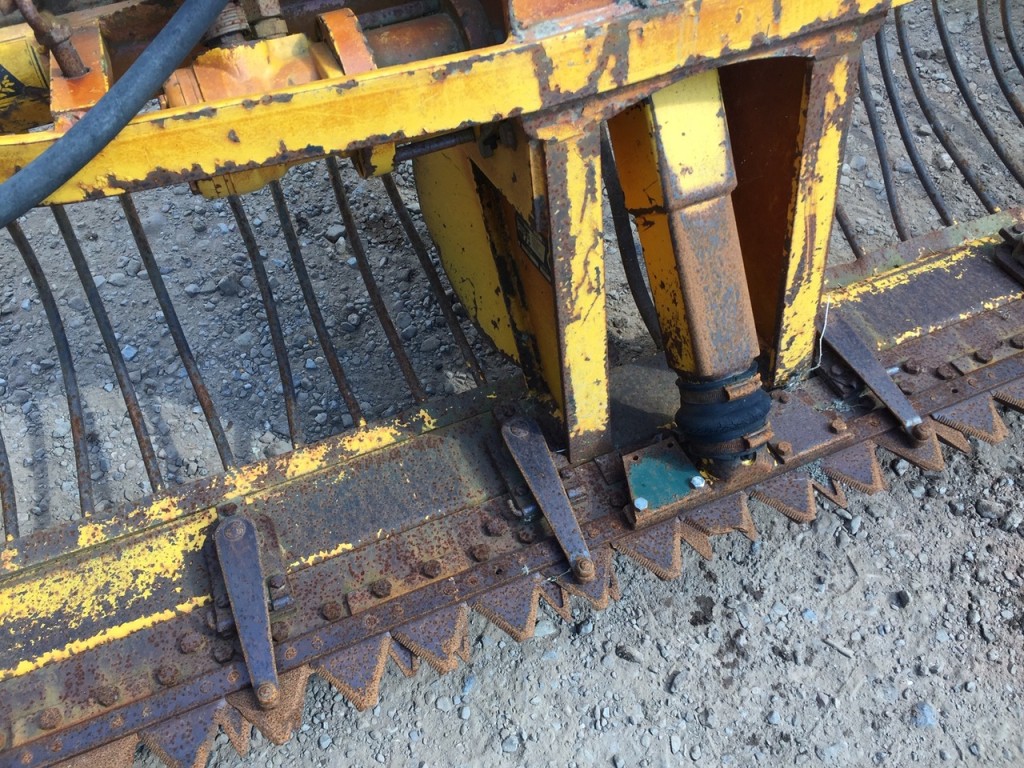 3 metre weed cutting bucket, centre drive, Quicke hitch for 14 Ton machine