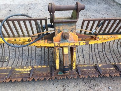 3 metre weed cutting bucket, centre drive, Quicke hitch for 14 Ton machine
