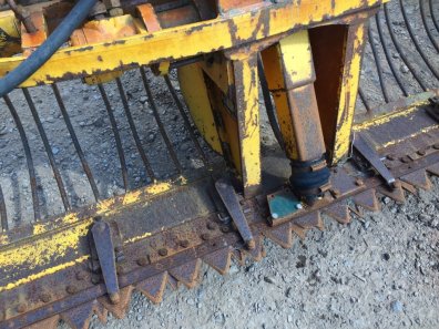 3 metre weed cutting bucket, centre drive, Quicke hitch for 14 Ton machine