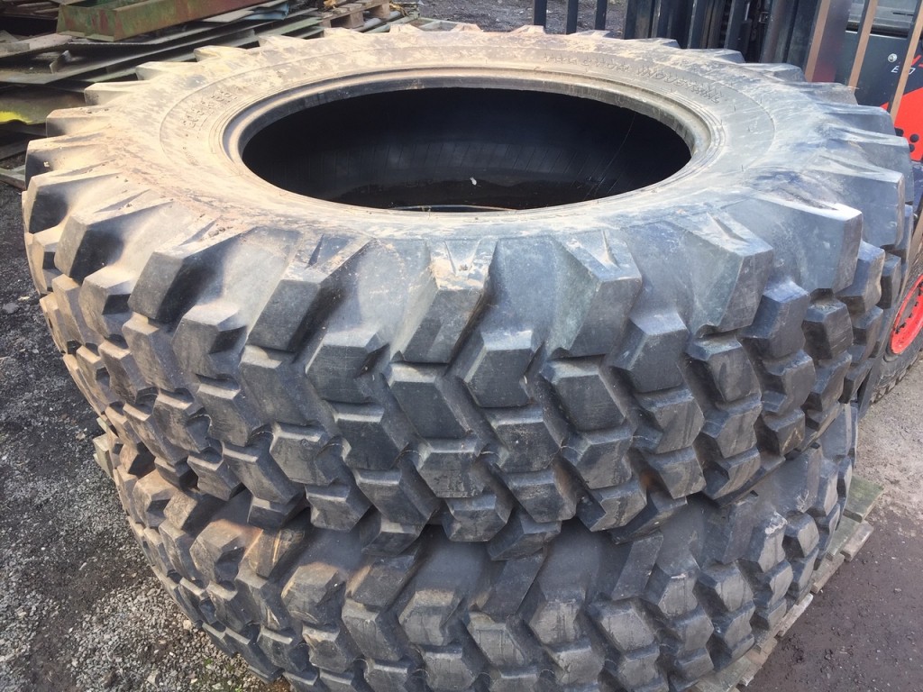 2x 20.8/38 + 2x 16.9/28 Nokian tyres 80%
