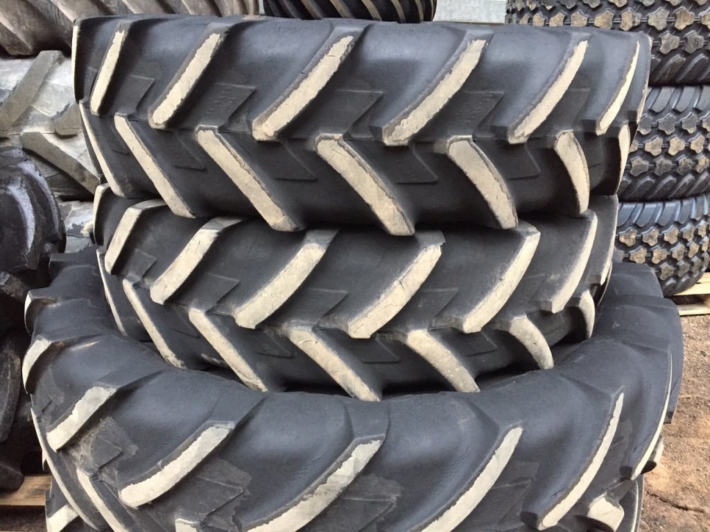 2x 14.9/38 + 2x 12.4/28 Michelin tyres 25%