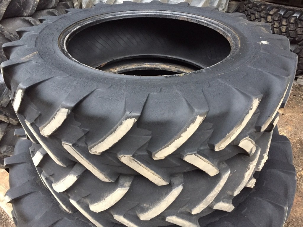 2x 14.9/38 + 2x 12.4/28 Michelin tyres 25%