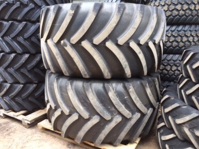 2x 800/65/32 + 2x 600/65/28 Goodyear tyres fitted to solid centre rims, to fit Case and New Holland tractors