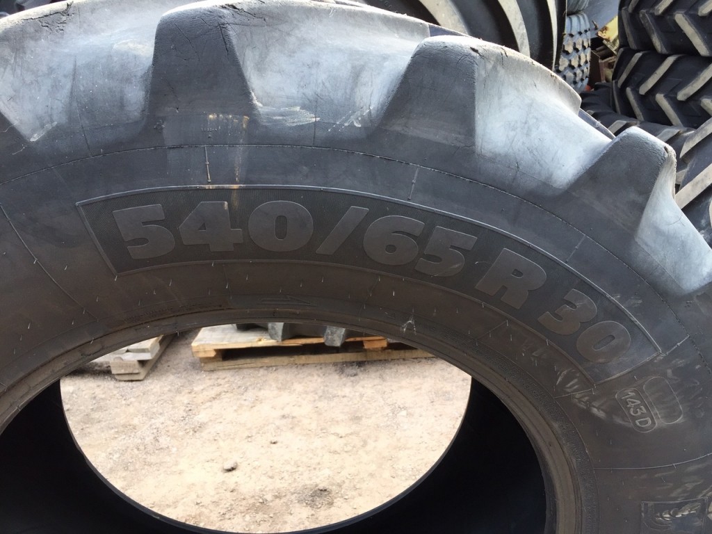 2x 540/65/30 Michelin tyres 35%