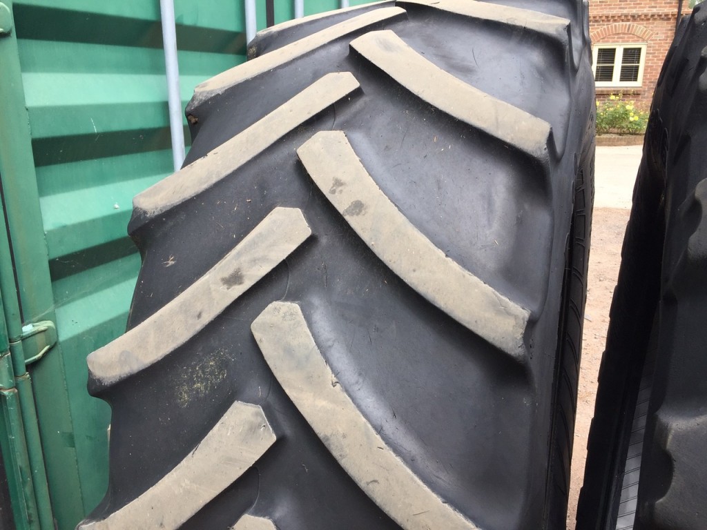 1x 650/65/38 Continental tyre, 25%