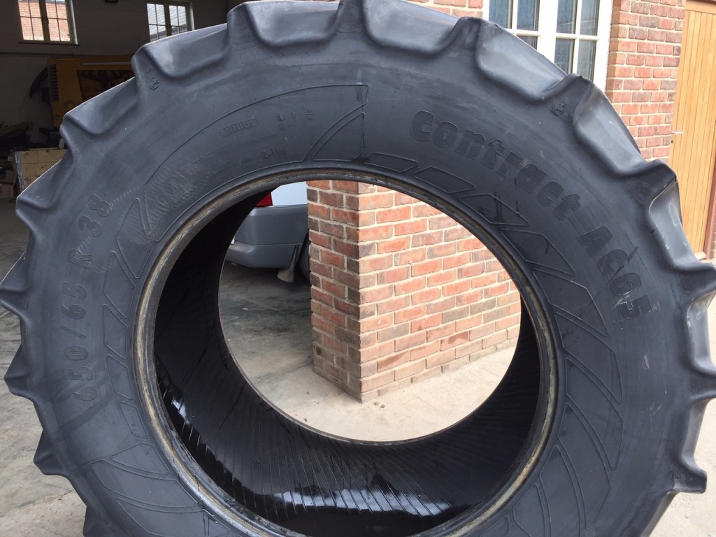 1x 650/65/38 Continental tyre, 25%