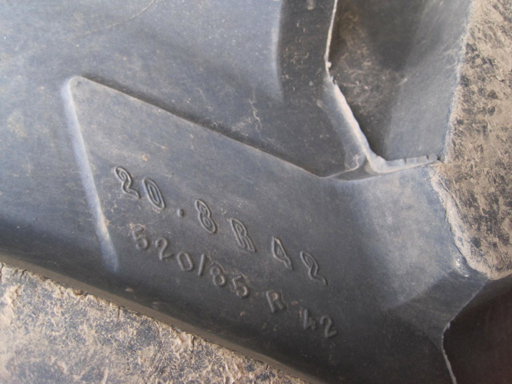 2 x Michelin 20.8/42 tyres 75%