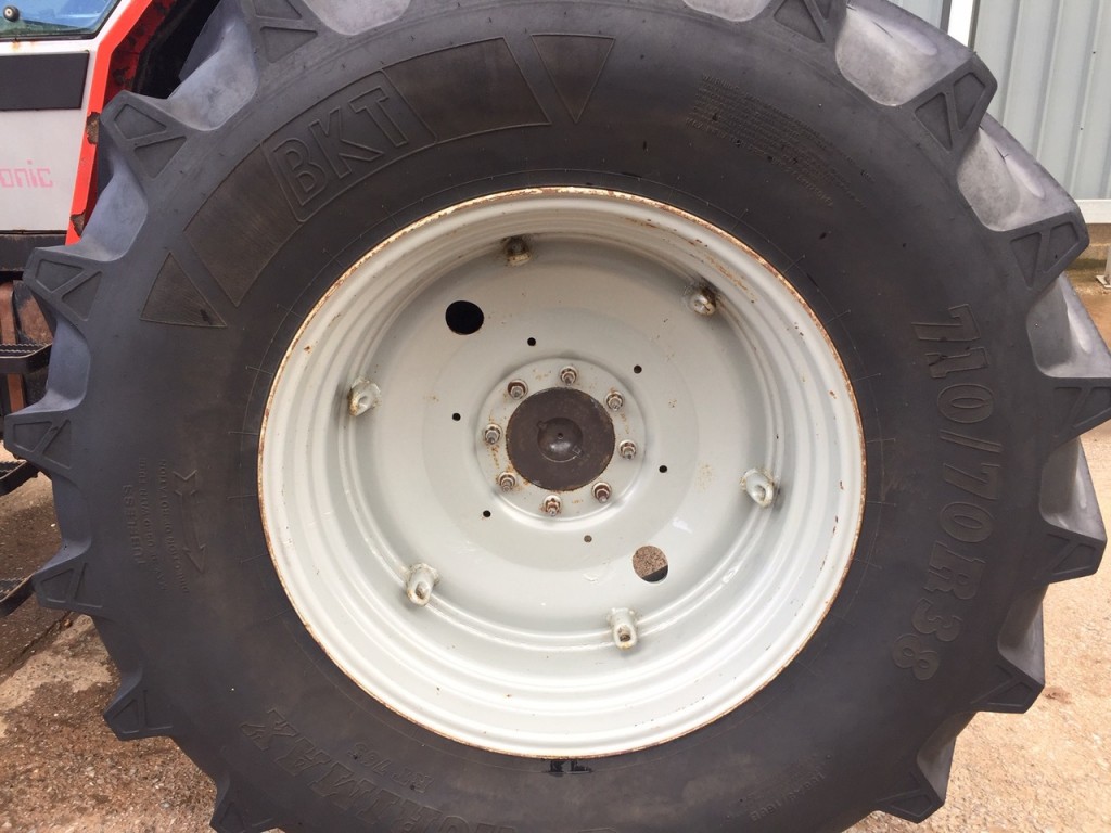 2x 710/70/38 + 2x 600/65/28 BKT tyres 90%, fitted to MF wheels
