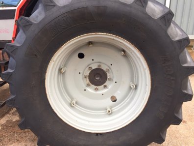 2x 710/70/38 + 2x 600/65/28 BKT tyres 90%, fitted to MF wheels