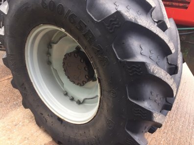 2x 710/70/38 + 2x 600/65/28 BKT tyres 90%, fitted to MF wheels
