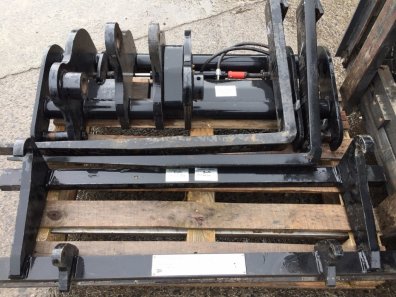 JCB 525-60 Euro carriage with hydraulic locking and pallet forks, new and unused