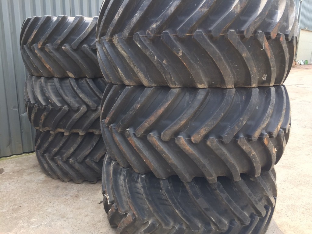 6x 30.5/32 (800/65/32) new tyres