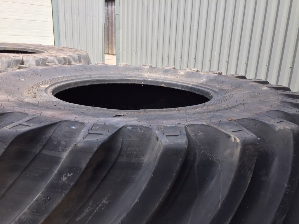 6x 30.5/32 (800/65/32) new tyres
