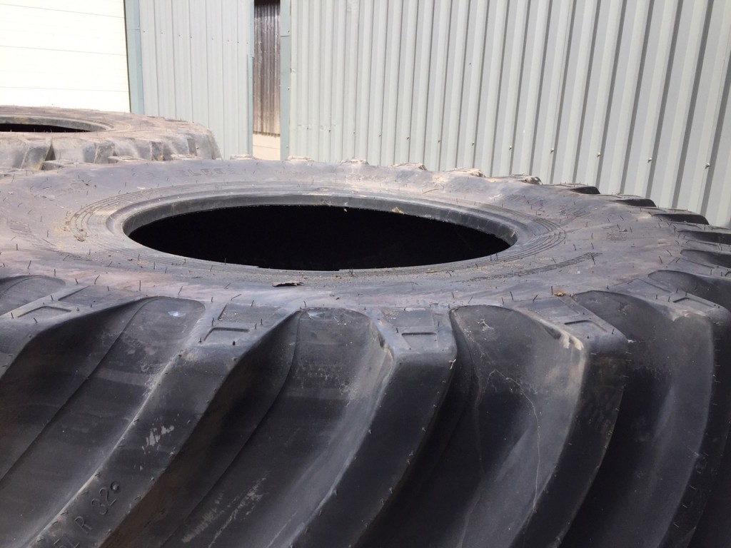 6x 30.5/32 (800/65/32) new tyres