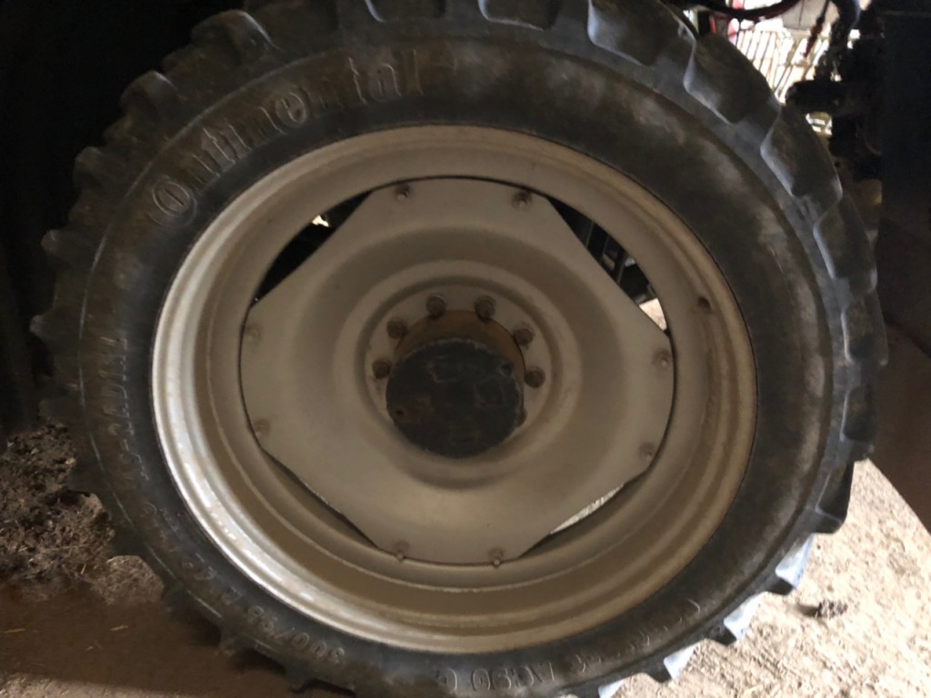 4x 300/95/42 Continental tyres, fitted to JCB 4220 row crop wheels