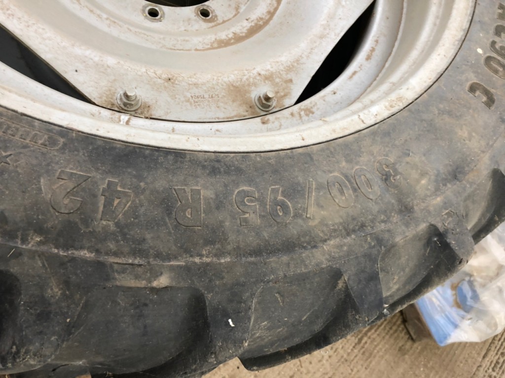 4x 300/95/42 Continental tyres, fitted to JCB 4220 row crop wheels