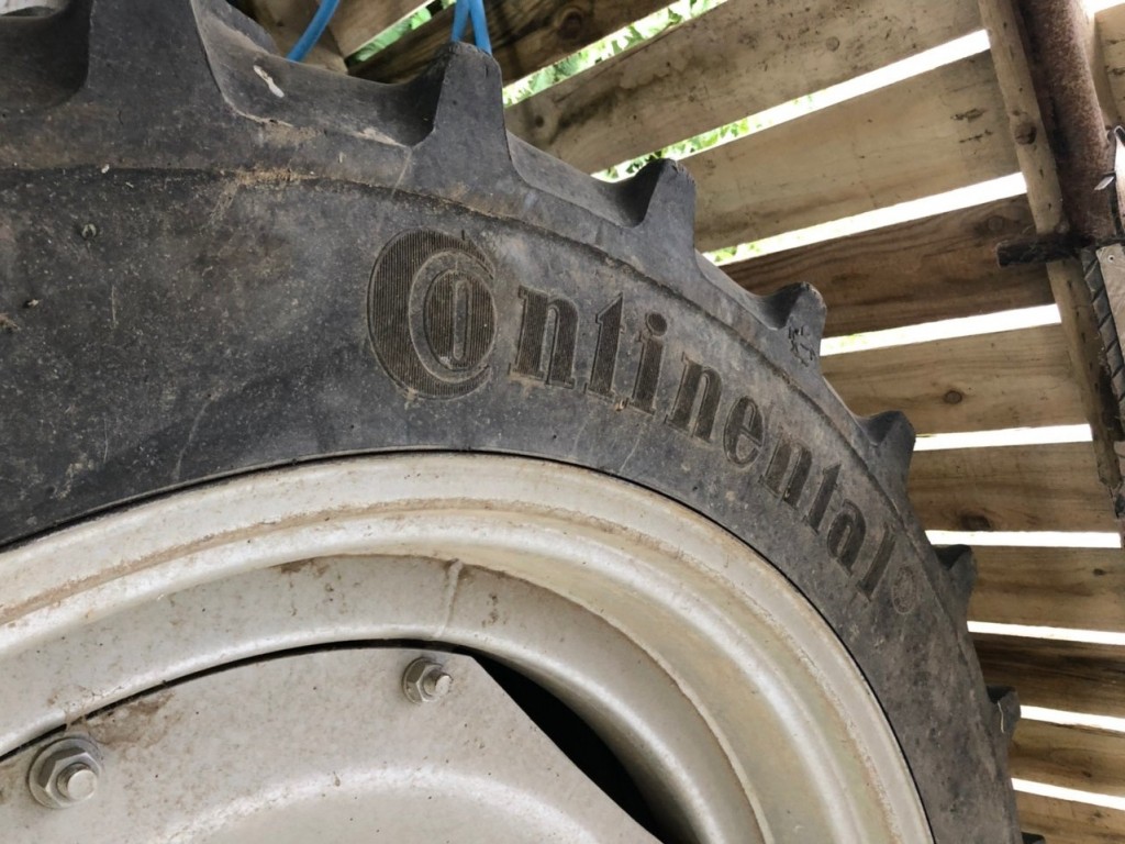 4x 300/95/42 Continental tyres, fitted to JCB 4220 row crop wheels