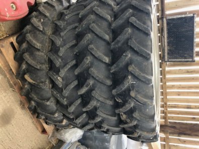 4x 300/95/42 Continental tyres, fitted to JCB 4220 row crop wheels