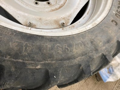 4x 300/95/42 Continental tyres, fitted to JCB 4220 row crop wheels