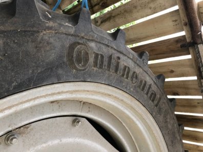 4x 300/95/42 Continental tyres, fitted to JCB 4220 row crop wheels